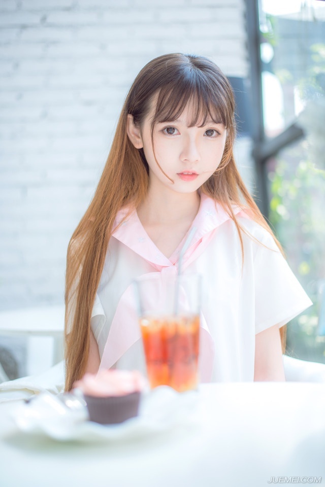 “退！退往夏口！”陈到咬了咬牙，此刻也只能退了，如果以柴桑大营的兵力来算，对方不可能在占据江夏，伏击自己的情况下，还有余力去夺取夏口，虽然眼下夏口已经成了一处死地，但除了夏口，他没有别的地方可退。